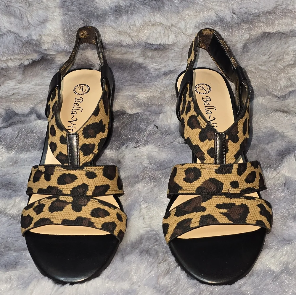 🐆 Bella Vita Jodi Stretch Sandals Leopard Print Size 6‎ New W/ Stickers Attched